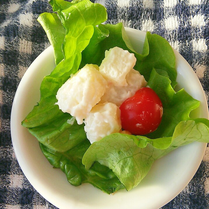 サラダ菜とじゃがいもとミニトマトのサラダ